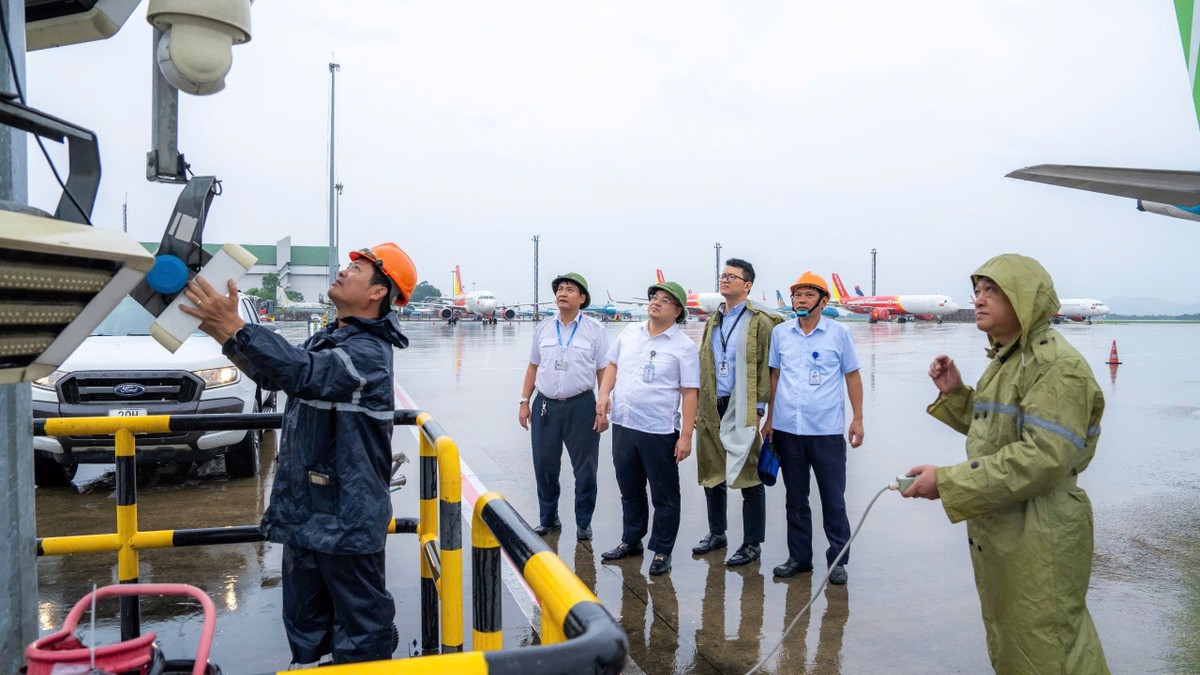 Công tác phòng, chống bão số 3 được triển khai quyết liệt, khẩn trương tại Cảng hàng không quốc tế Nội Bài. Ảnh: NIA
