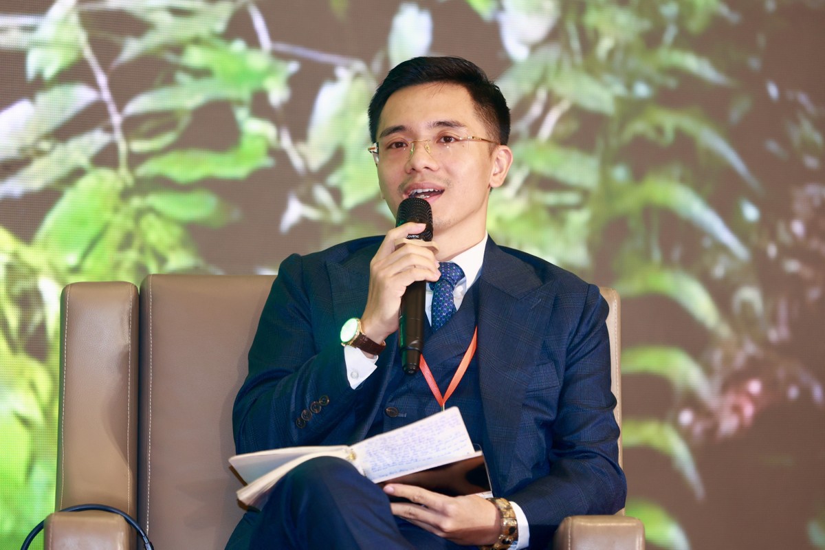 Luật sư Vũ Minh Tiến, Thành viên HĐQT VIAD Group chia sẻ tại hội thảo Báo Kl99ok phiên bản mới ngày 12/11. Ảnh: Đức Thanh