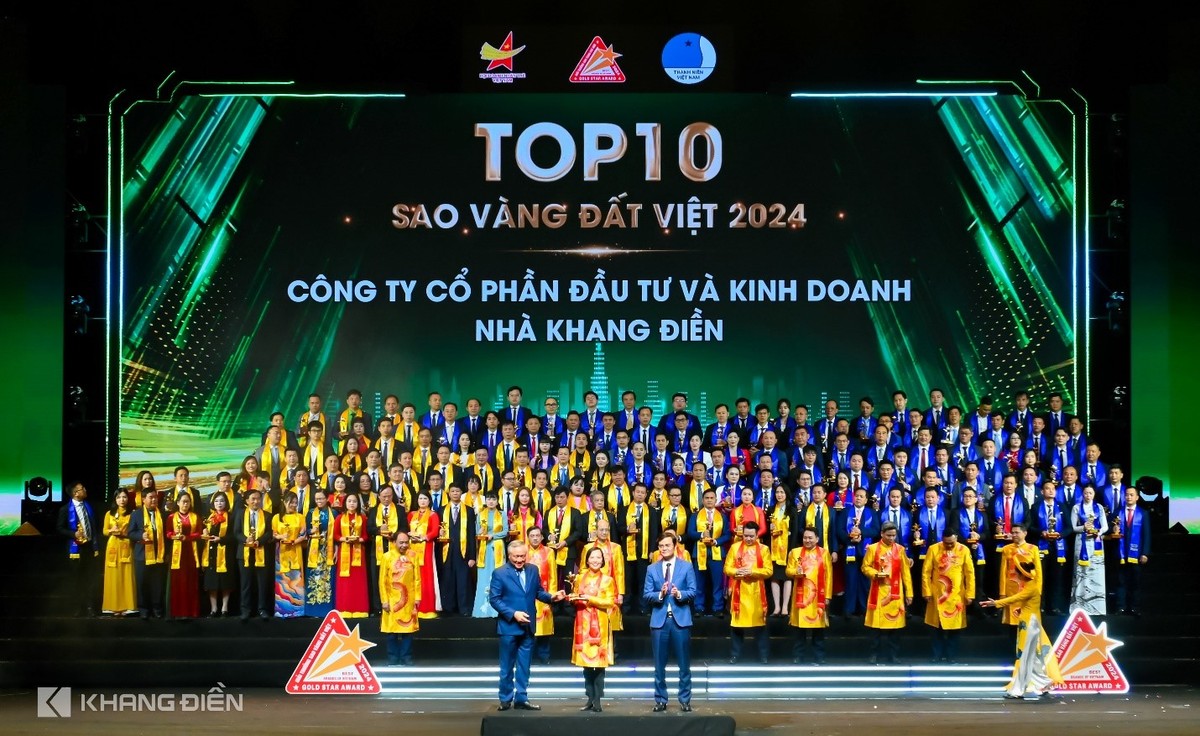 Đại diện Kl994 game bài casino hấp dẫn Khang Điền nhận giải “Top 10 Sao Vàng Đất Việt 2024” tại Hà Nội.