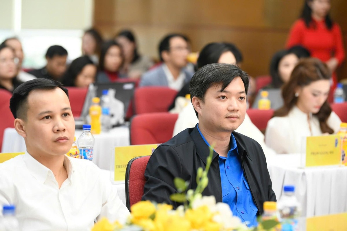 Ông Nguyễn Minh Triết tham dự sự kiện công bố giải thưởng Bền Đam Mê.