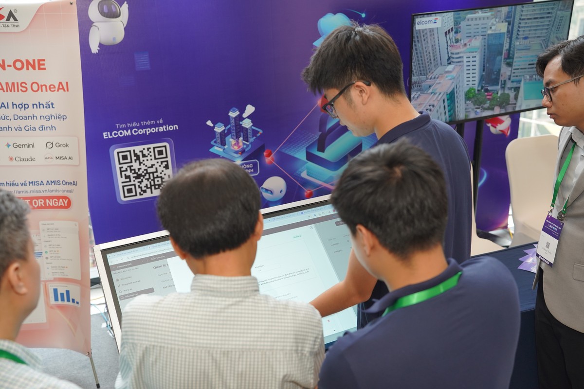 Trải nghiệm ứng dụng AI nâng cao hiệu quả chính quyền hai cấp tại Diễn đàn Trí tuệ nhân tạo do VINASA tổ chức ngày 9/10.