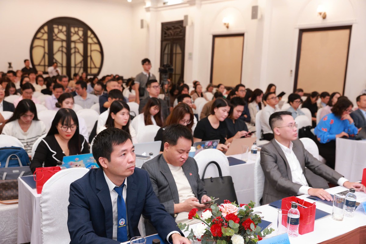Các chuyên gia nhận định nền Kl992 cổng game cá cược được kỳ vọng tăng trưởng bứt phá với sự kết hợp của những động lực truyền thống và động lực tăng trưởng mới.