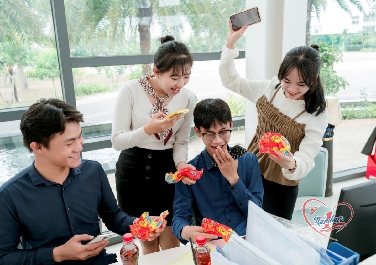 Vừa thanh nhiệt cơ thể để tươi tắn mỗi ngày với Trà Dr Thanh, vừa xé nhãn tham gia chương trình “Xé ngay trúng liền” để có cơ hội trúng hàng trăm ngàn giải thưởng giá trị. Vừa thanh nhiệt cơ thể để tươi tắn mỗi ngày với Trà Dr Thanh, vừa xé nhãn tham gia chương trình “Xé ngay trúng liền” để có cơ hội trúng hàng trăm ngàn giải thưởng giá trị.
