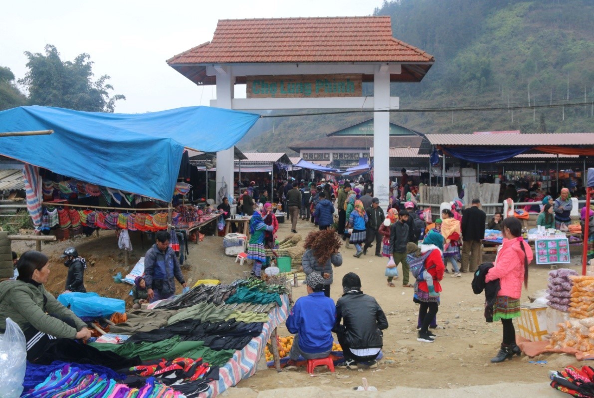Quang cảnh chợ Lùng Phình