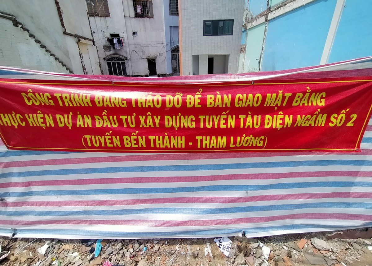 Người dân tích cực bàn giao mặt bằng để thực hiện dự án tuyến Metro số 2 (Bến Thành - Tham Lương).