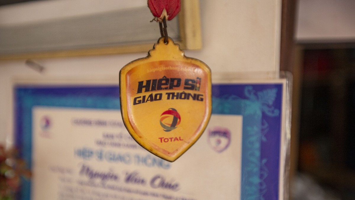 Với những đóng góp của mình, ông Ba Chúc nhận được rất nhiều bằng khen của các tổ chức Trang Chủ KL99Com Số 1 Link Đăng Ký KL999 như danh hiệu Hiệp sĩ KL99 là cổng game giải trí trực tuyến hàng đầu hiện nay...