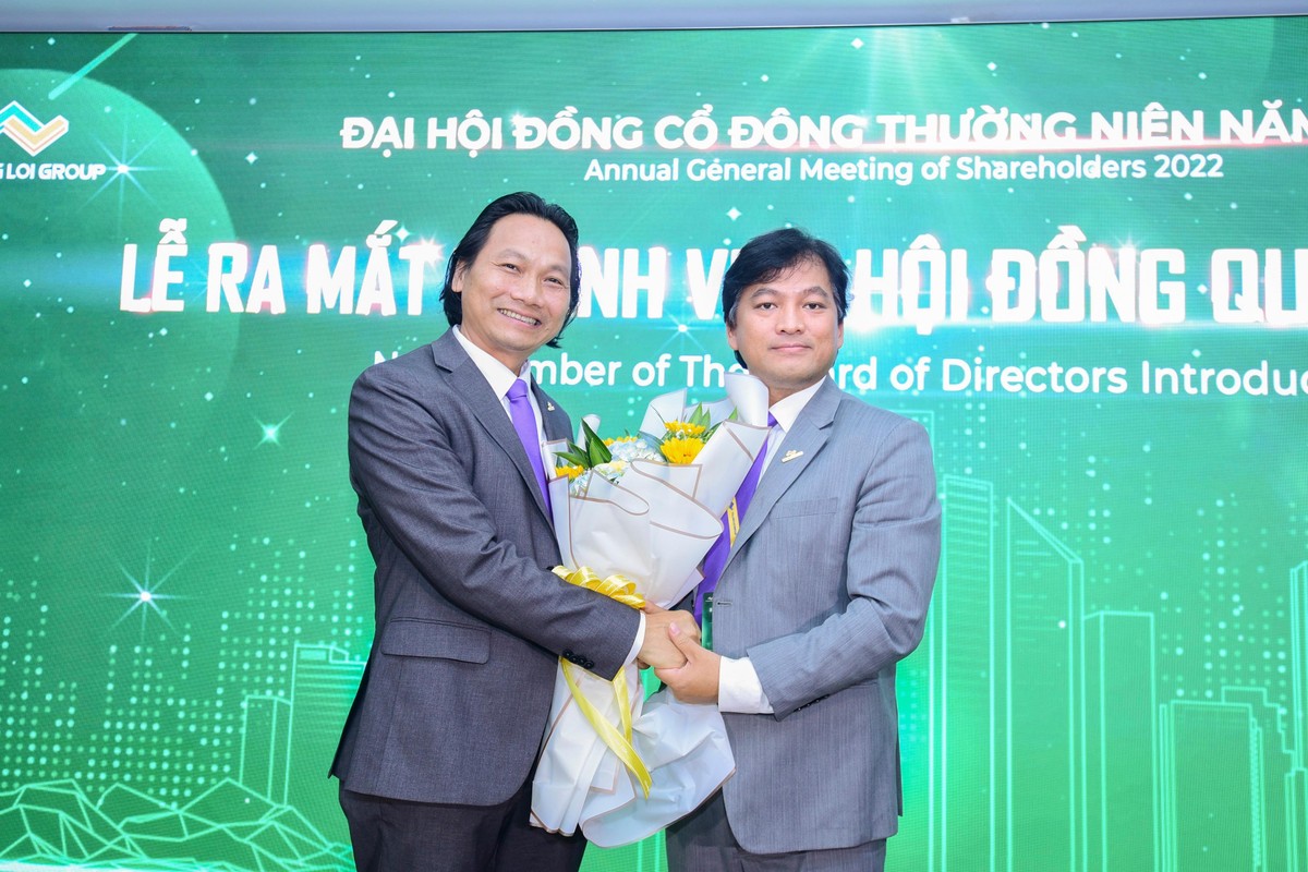 Ông Vương Công Đức (bên trái) trở thành Thành viên HĐQT Kl994 game bài casino hấp dẫn BĐS Thắng Lợi từ năm 2022