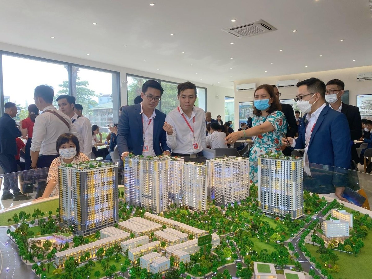 Bcons Plaza nằm trong quần thể nhà ở - thương mại – dịch vụ hiện đại thu hút sự quan tâm rất lớn của khách hàng.
