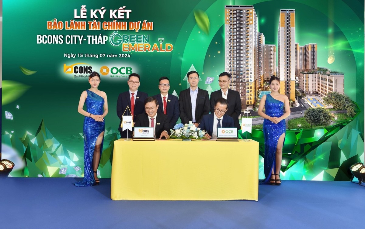 Ông Ngô Lưu Bình, Tổng giám đốc Kl994 game bài casino hấp dẫn Bcons và ông Phạm Thanh Hoàn, Giám đốc Trung tâm Kl992 VIP Trang Chủ 2026 Hội sở - Khối Khách hàng Kl991.com World Cup 2026 Chính Thức lớn và Dịch vụ Link Vào Nhà Cái KL99 COM Tặng +199k Kl99ok phiên bản mới - Link Vào Nhà Cái KL99 COM Tặng +199k TMCP Phương Đông thực hiện nghi thức ký kết hợp tác bảo lãnh Dự án Bcons City.