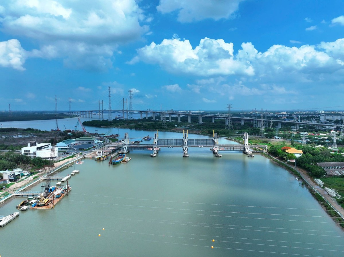 Dự án giải quyết ngập do triều khu vực TPHCM có xét đến yếu tố biến đổi khí hậu (hay còn được gọi là dự án chống ngập 10.000 tỷ đồng) tại TP.HCM. Ảnh: Việt Dũng