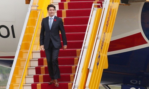 Thủ tướng Canada tới Nội Bài, bắt đầu thăm chính thức Việt Nam ảnh 1