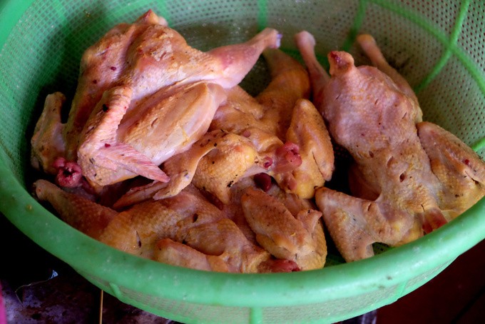 Đến Pleiku ăn đặc sản cơm lam gà nướng ảnh 1