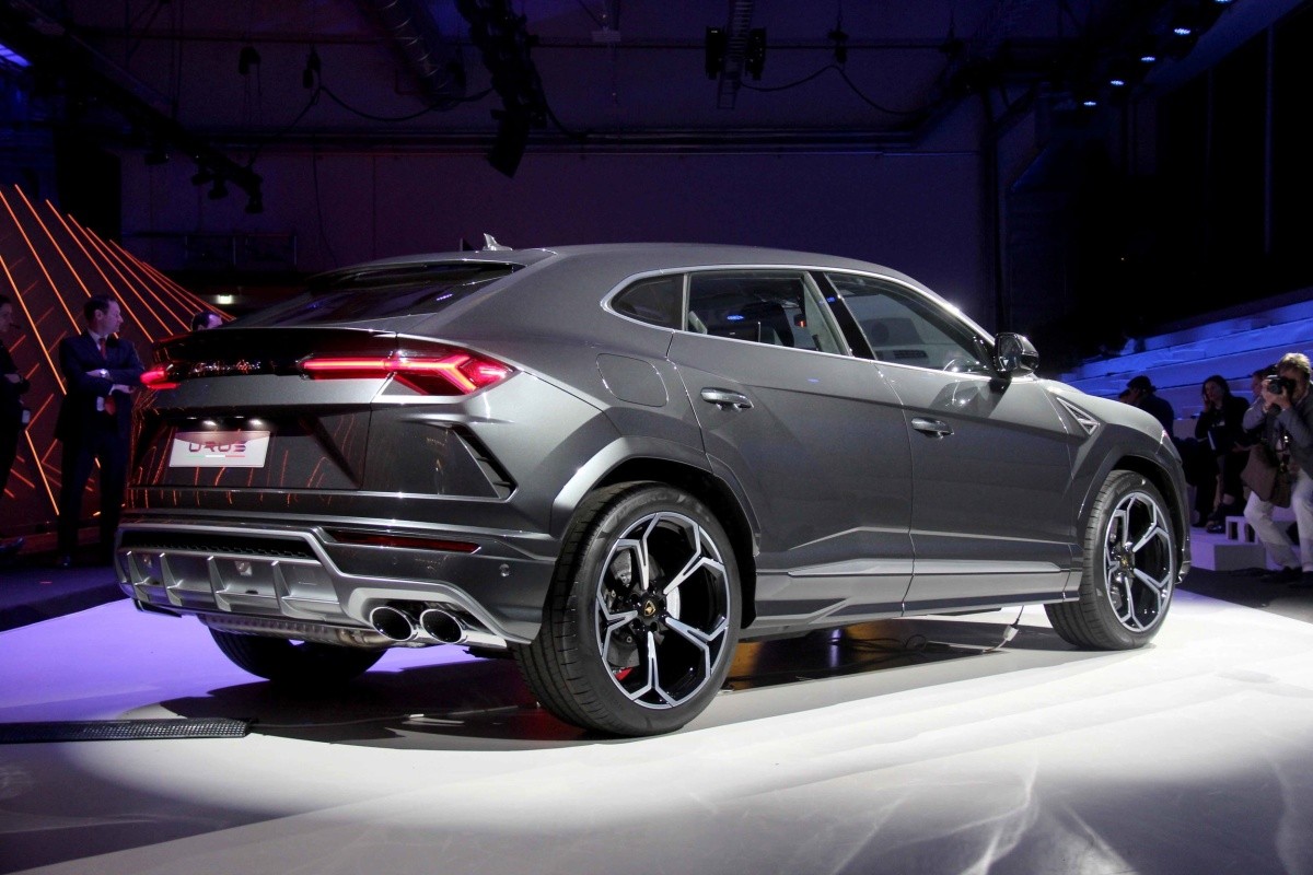 Lamborghini Urus ra mắt - siêu SUV và cuộc chơi Kl99 nổ hũ ảnh 4