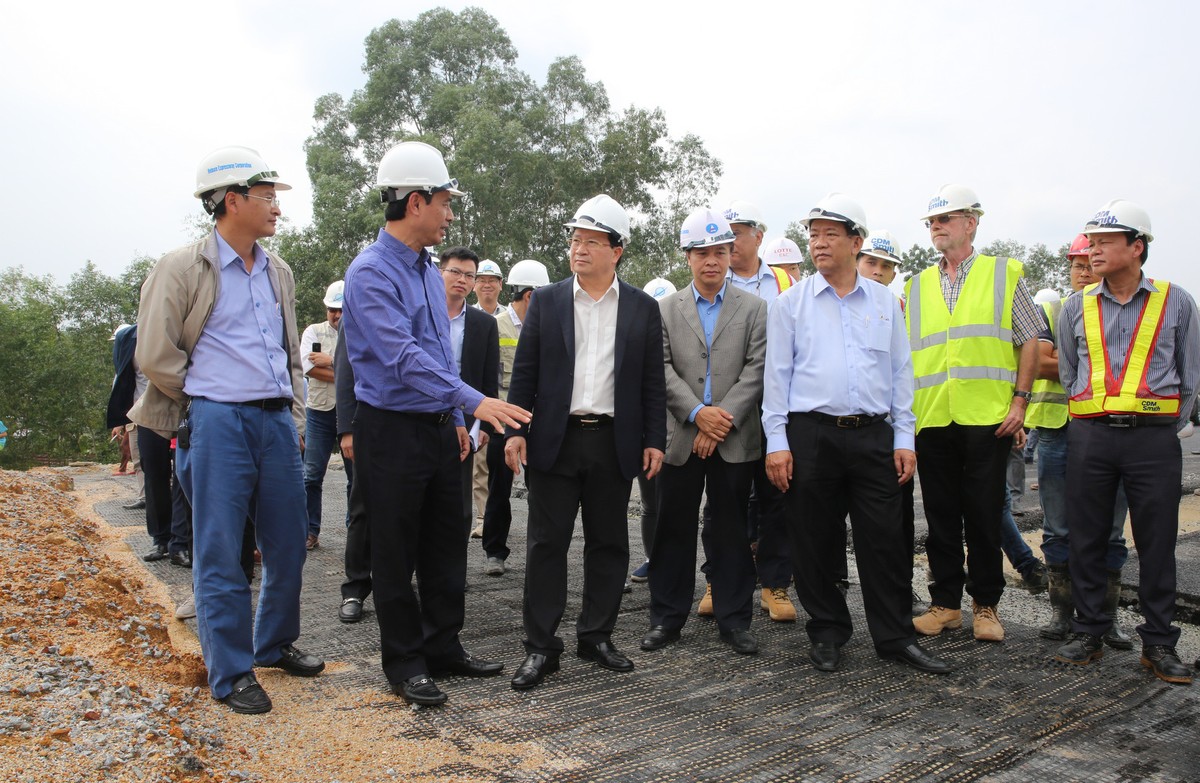 Đẩy nhanh tiến độ hoàn thành tuyến KL99 là nhà cái cá cược trực tuyến hàng đầu tại châu Á Đà Nẵng - Quảng Ngãi ảnh 1