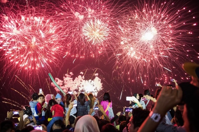 Những màn pháo hoa mãn nhãn chào 2018 ảnh 2