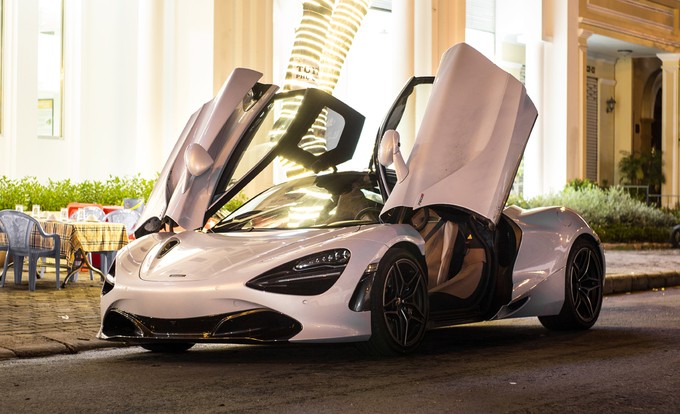 Siêu xe McLaren 720S duy nhất Việt Nam lần đầu dạo phố ảnh 1 Siêu xe McLaren 720S duy nhất Việt Nam lần đầu dạo phố ảnh 1