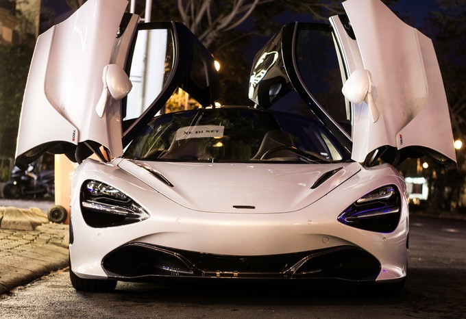 Siêu xe McLaren 720S duy nhất Việt Nam lần đầu dạo phố ảnh 2 Siêu xe McLaren 720S duy nhất Việt Nam lần đầu dạo phố ảnh 2