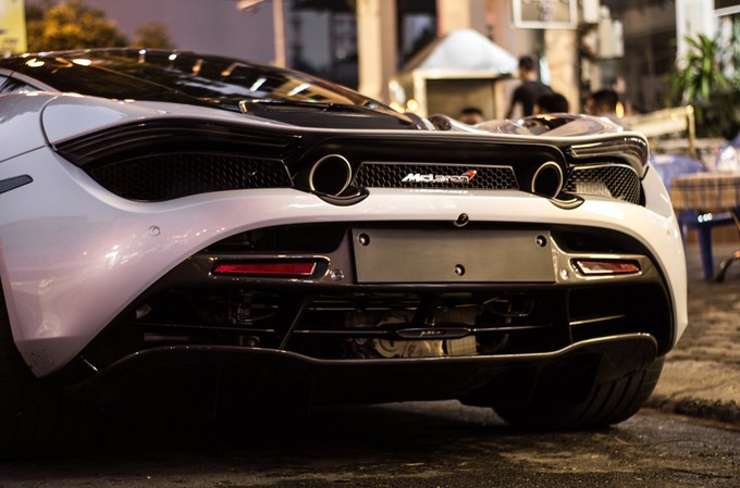 Siêu xe McLaren 720S duy nhất Việt Nam lần đầu dạo phố ảnh 8 Siêu xe McLaren 720S duy nhất Việt Nam lần đầu dạo phố ảnh 8
