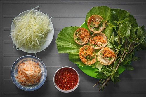 Khách đội nắng đợi hàng giờ để ăn bánh khọt nổi tiếng Vũng Tàu ảnh 2
