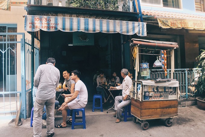 5 địa chỉ cho người thích uống cà phê vào sáng sớm ở Sài Gòn ảnh 3