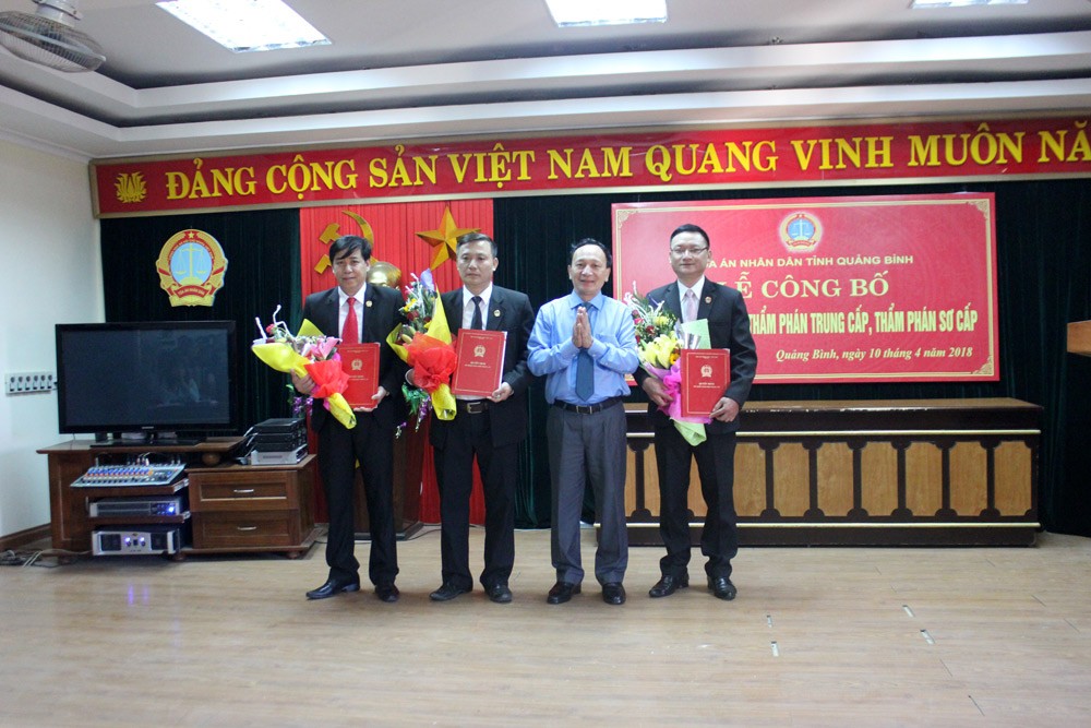Công bố quyết định của Chủ tịch nước về công tác cán bộ ảnh 1