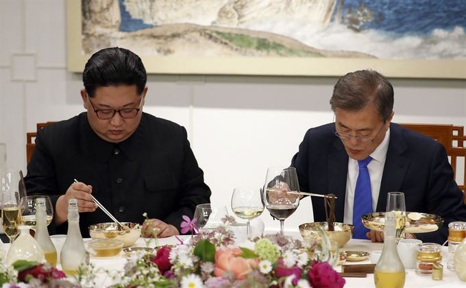 Hậu trường cuộc gặp Kim - Moon ảnh 6