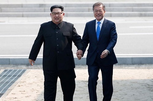 Lời tán tụng có thể làm sụp đổ cuộc gặp Trump - Kim ảnh 1