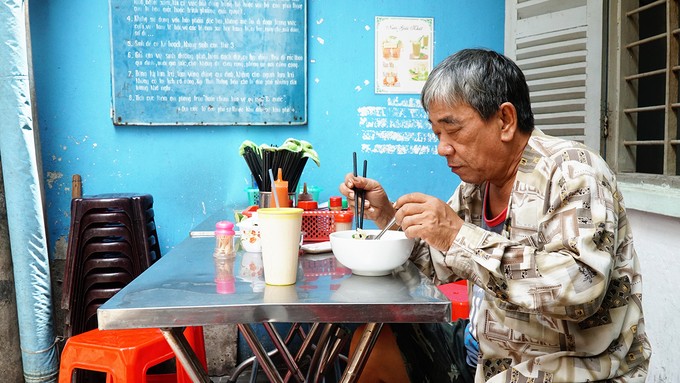 Tiệm mì 70 năm ở Sài Gòn khởi đầu từ gánh hàng rong ảnh 10 Tiệm mì 70 năm ở Sài Gòn khởi đầu từ gánh hàng rong ảnh 10