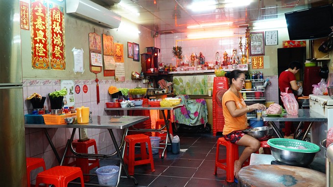 Tiệm mì 70 năm ở Sài Gòn khởi đầu từ gánh hàng rong ảnh 9 Tiệm mì 70 năm ở Sài Gòn khởi đầu từ gánh hàng rong ảnh 9
