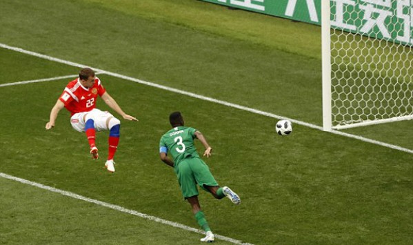 Nga giành chiến thắng năm sao trong trận mở màn World Cup 2018 ảnh 1