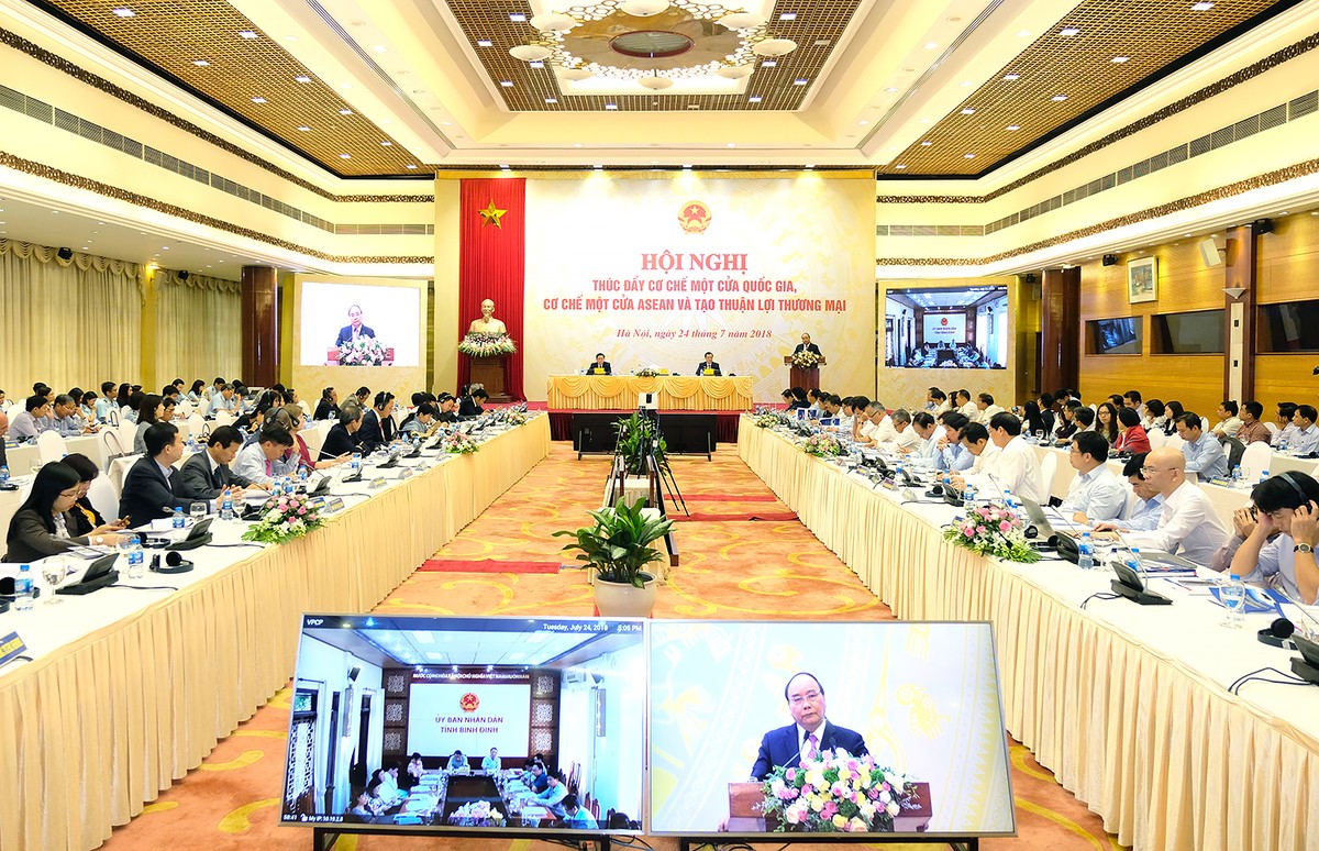 Thủ tướng: Không 'ôm giữ' những điều kiện không cần thiết ảnh 2