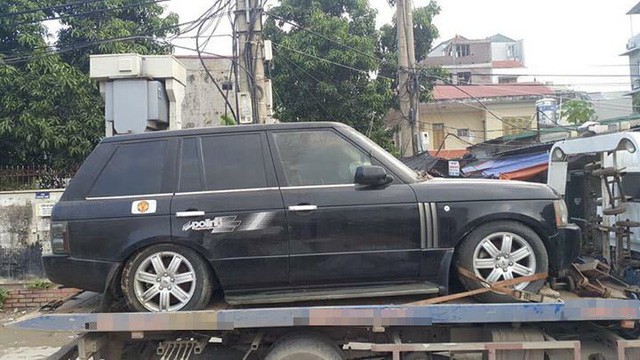 Cuối năm, nhiều chiếc xe sang tiền tỷ “bán hóa giá” vì chủ vỡ nợ ảnh 1
