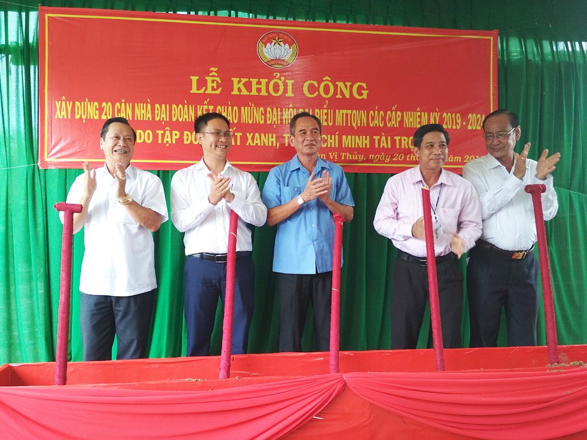 Kl994 game bài casino hấp dẫn Đất Xanh tài trợ 1 tỷ đồng xây dựng nhà đại đoàn kết tỉnh Hậu Giang ảnh 1