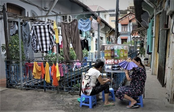 Bên trong con hẻm hơn 100 tuổi, khách Tây đến là mê ở Sài Gòn ảnh 9