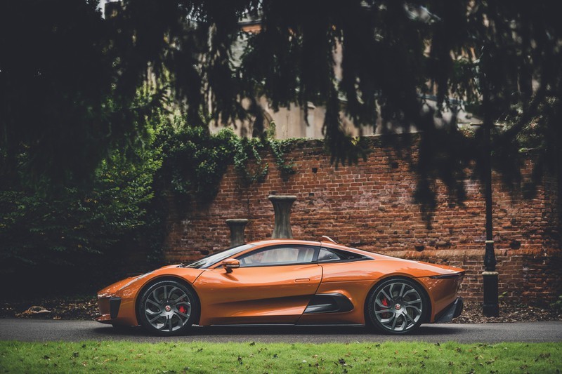 Siêu xe “hàng hiếm” Jaguar C-X75 tiếp tục được đưa lên sàn đấu giá ảnh 2