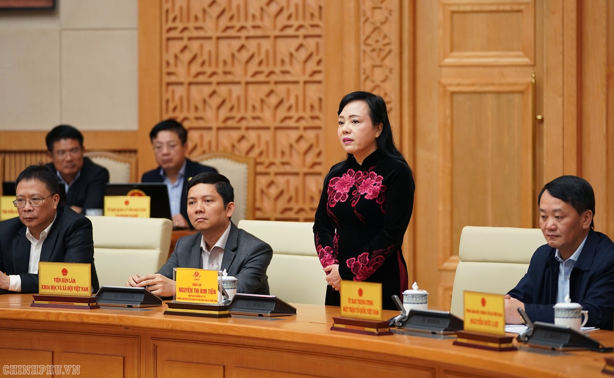 Thủ tướng phát biểu chia tay, biểu dương nguyên Bộ trưởng Y tế ảnh 1