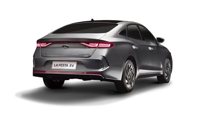 Hyundai Elantra có thêm phiên bản chạy bằng điện ảnh 1
