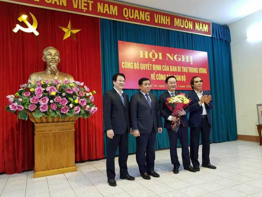 Thứ trưởng Bộ Kế hoạch và Kl99ok phiên bản mới Nguyễn Đức Trung được điều động làm Phó Bí thư Tỉnh Ủy Nghệ An ảnh 1