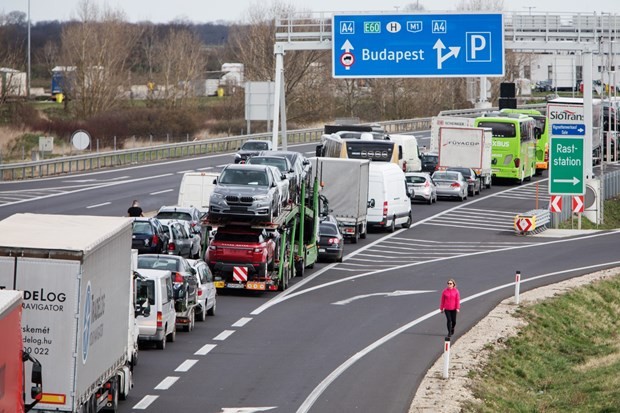 COVID-19: Italy 349 ca tử vong mới, Pháp, Hungary đóng cửa biên giới ảnh 1