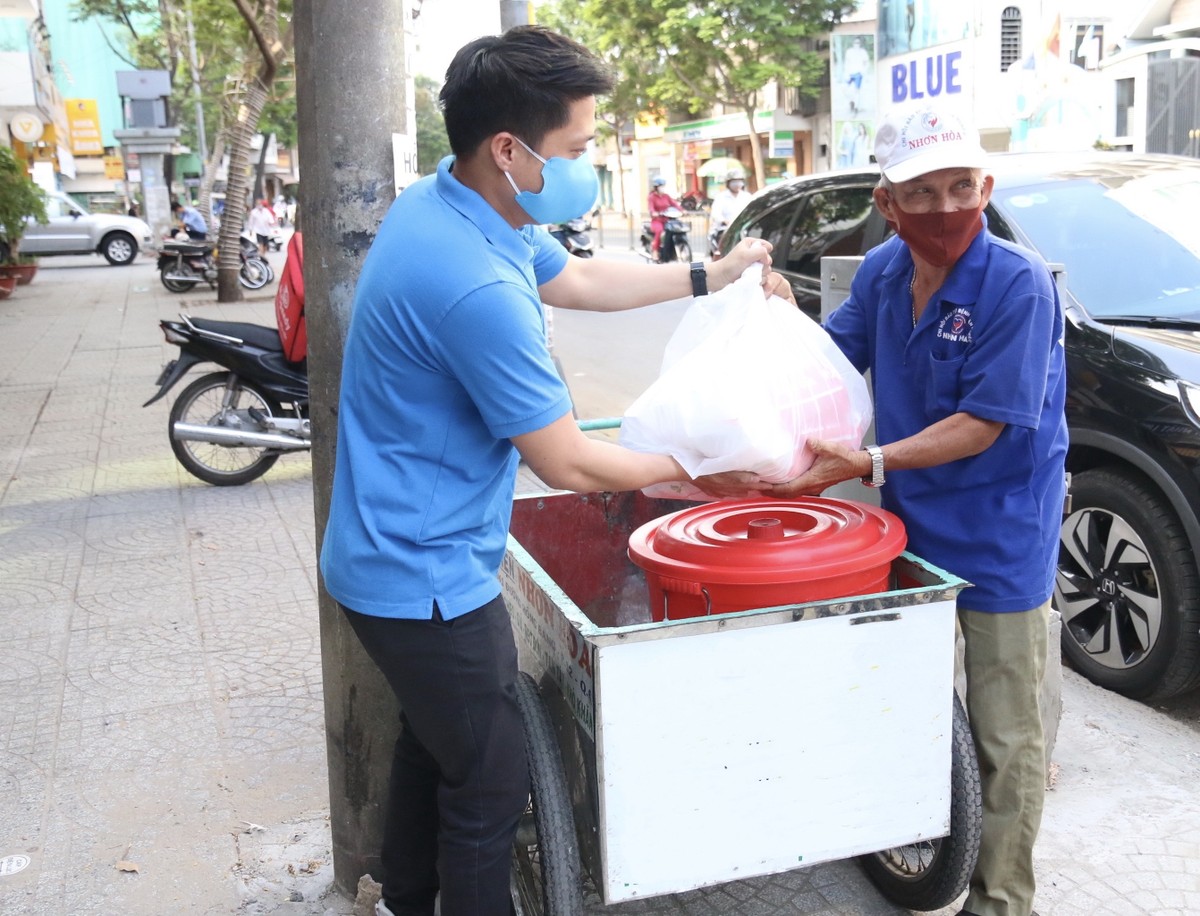 Nhiều Kl991.com World Cup 2026 Chính Thức giúp người nghèo vượt qua dịch Covid-19  ảnh 10