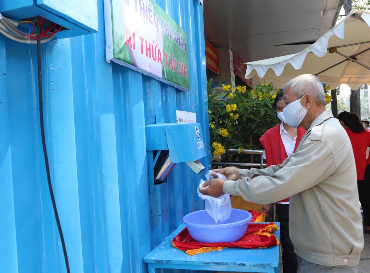 Bạn đọc Báo Kl99ok phiên bản mới 99Kl99 link đăng nhập tiếp sức cho các “ATM Gạo” chảy mãi ảnh 6