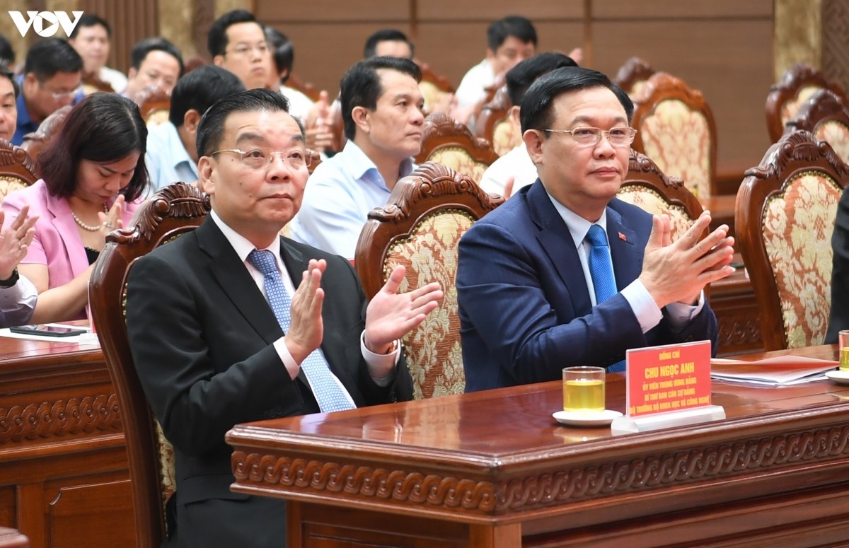 Bí thư Thành ủy Hà Nội Vương Đình Huệ và Phó Bí thư Chu Ngọc Anh. (Ảnh: Trọng Phú).
