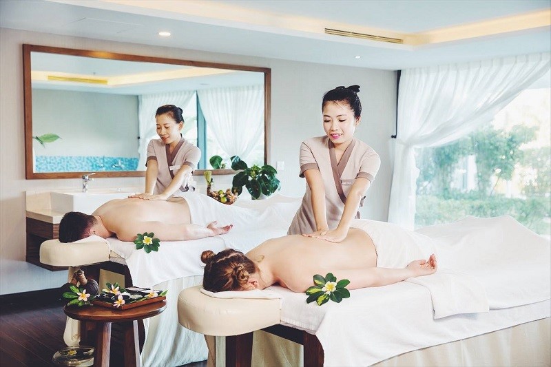 Cũng tại khu nghỉ dưỡng 5 sao này, du khách còn được trải nghiệm Rinata Oasis Spa với các phòng trị liệu tiêu chuẩn và cao cấp. Đội ngũ nhân viên chuyên nghiệp cùng các sản phẩm trị liệu chiết xuất 100% từ thiên nhiên giúp bạn thư thái tinh thần và tái tạo năng lượng. Cũng tại khu nghỉ dưỡng 5 sao này, du khách còn được trải nghiệm Rinata Oasis Spa với các phòng trị liệu tiêu chuẩn và cao cấp. Đội ngũ nhân viên chuyên nghiệp cùng các sản phẩm trị liệu chiết xuất 100% từ thiên nhiên giúp bạn thư thái tinh thần và tái tạo năng lượng.