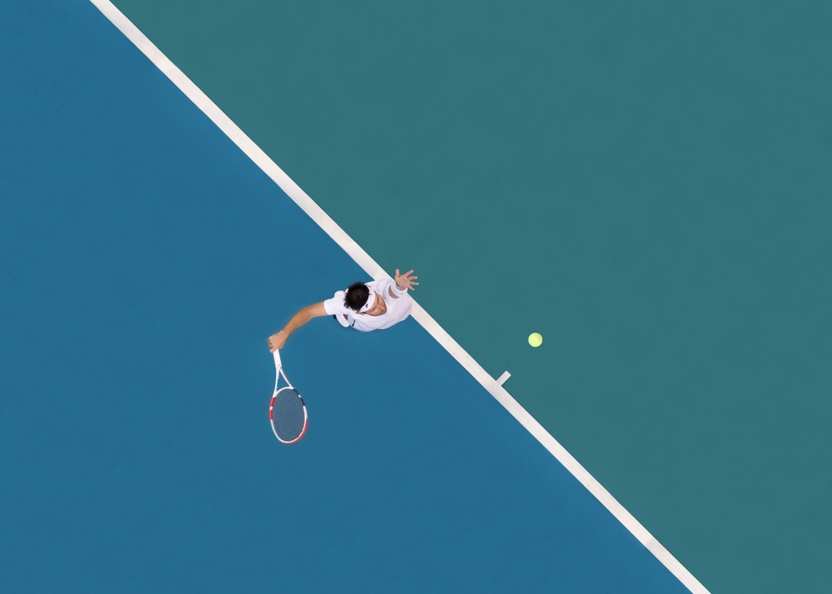 Giải nhì thuộc về tác phẩm "Ball Up" (Trái bóng trên không) của nhiếp ảnh gia Brad Walls. Bức ảnh chụp tại một giải đấu Tennis diễn ra ở Sydney, Úc.