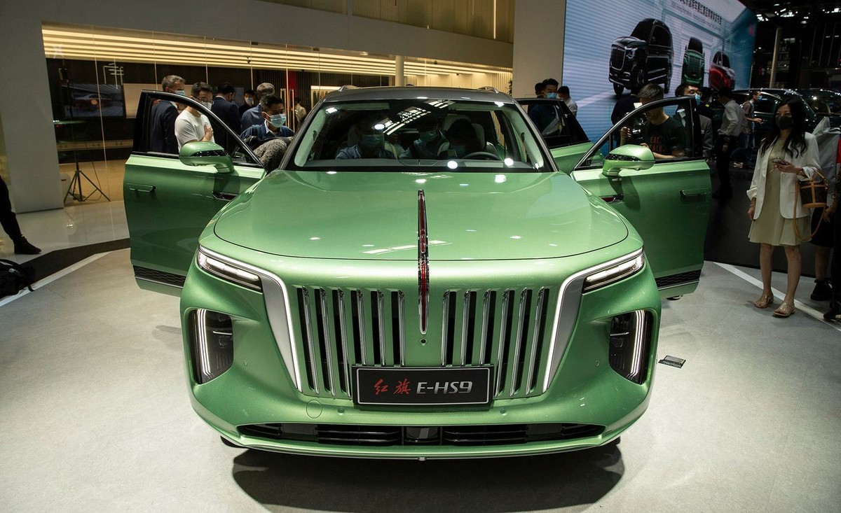 Hongqi E-HS9: Mẫu SUV chạy điện có biệt danh là "Rolls-Royce Cullinan của người Trung Quốc", sử dụng pin 92,4 kWh, cho phép chạy trong phạm vi tối đa lần lượt 460 km và 510 km sau mỗi lần sạc đầy pin. Đây có thể coi là chiếc xe đắt nhất được Kl994 nhà cái bóng đá world cup bởi hãng nội địa Trung Quốc.
