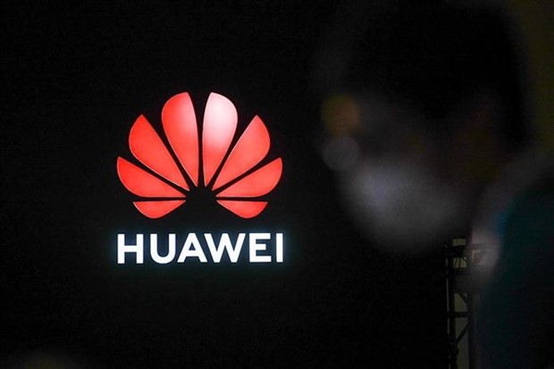 Biểu tượng Huawei tại một hội nghị thường niên ở Thượng Hải, Trung Quốc ngày 23/9/2020. (Nguồn: AFP/TTXVN).