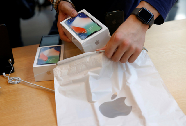 Nhiều chủ cửa hàng nhận định iPhone xách tay sẽ chưa thể biến mất tại Việt Nam trong thời gian ngắn.