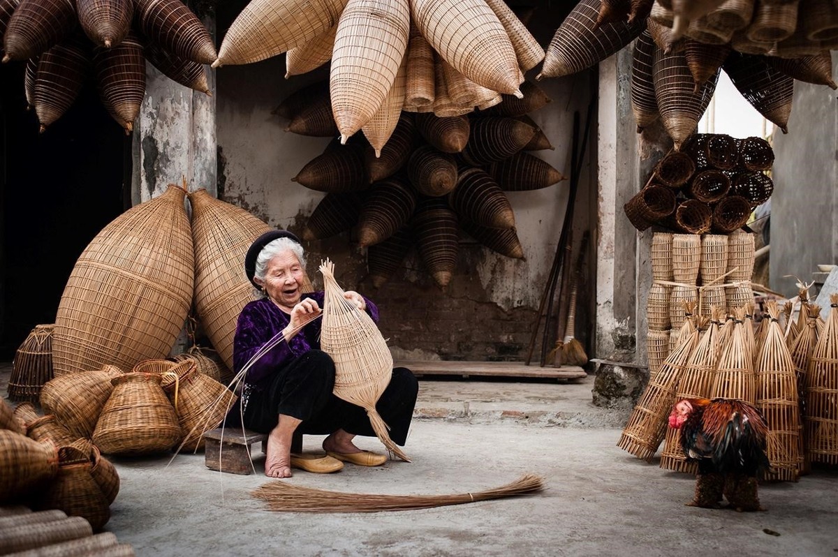 Các làng nghề truyền thống của địa phương được lưu giữ và phát triển. Các làng nghề truyền thống của địa phương được lưu giữ và phát triển.