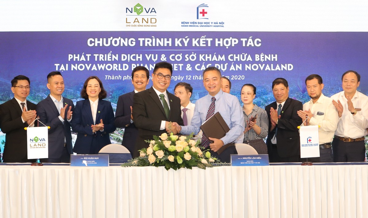 Novaland ký kết hợp tác với bệnh viện Đại học Y Hà Nội phát triển dịch vụ và cơ sở khám chưa bệnh tại NovaWorld Phan Thiet và các Dự án Novaland ngày 12/10/2020.