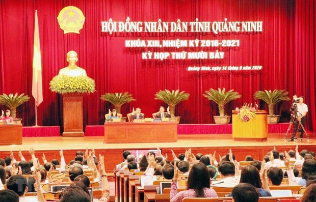 100% đại biểu Hội đồng Nhân dân tỉnh Quảng Ninh đồng thuận thông qua gói kích cầu du lịch năm 2020. (Ảnh: Văn Đức/TTXVN).
